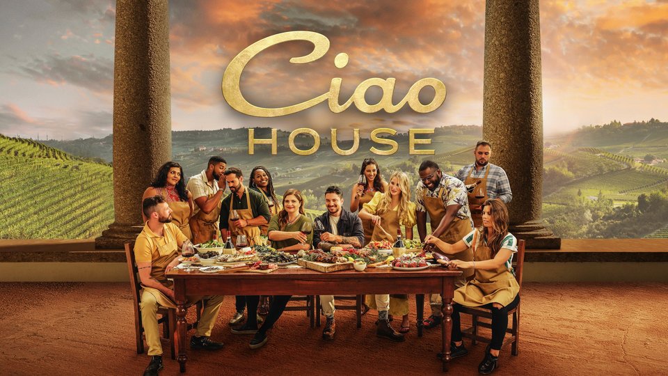 The cast and hosts of Ciao House