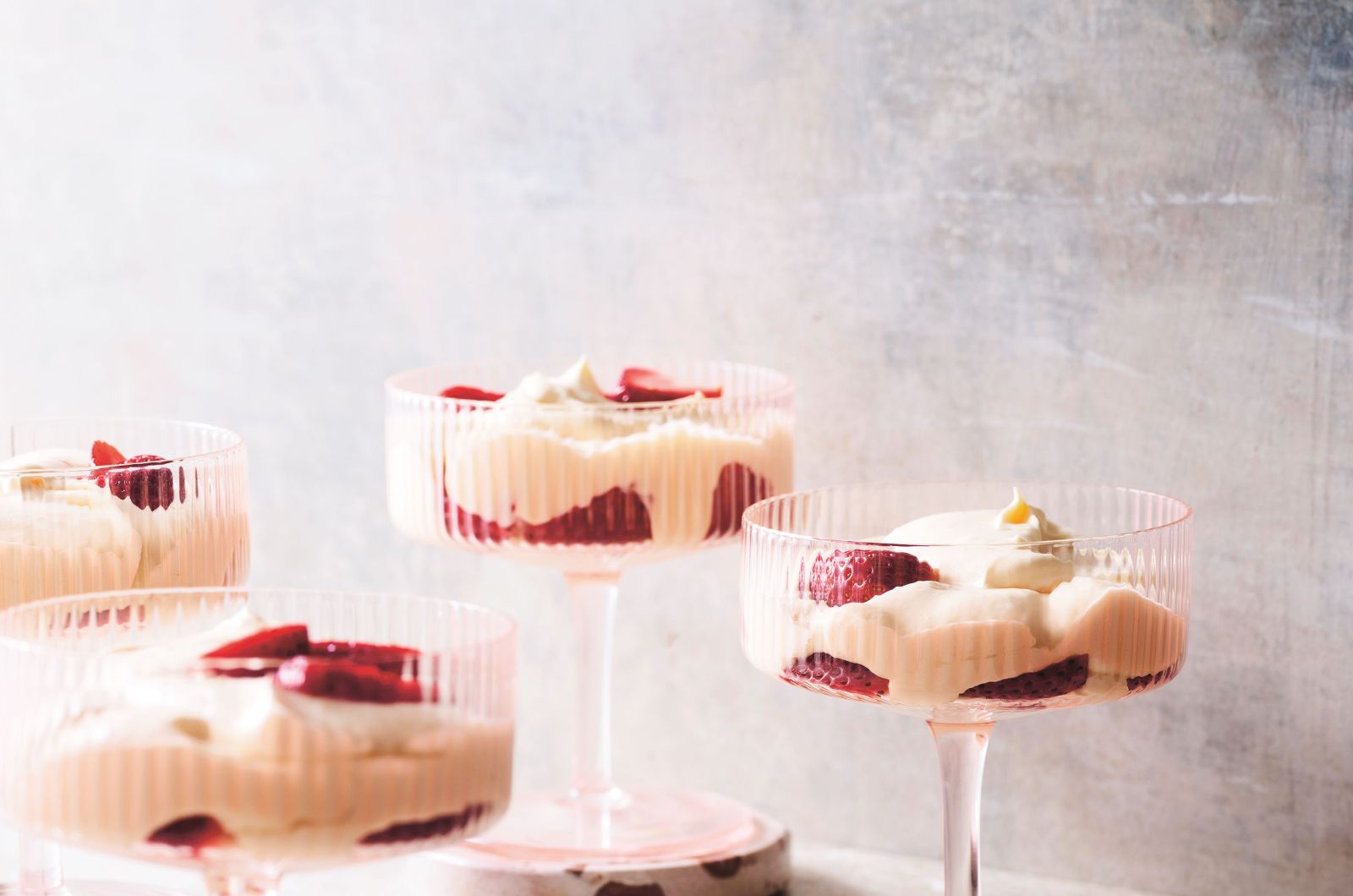 Mousse di Mascarpone con Fragoline di Bosco (Mascarpone mousse with wild strawberries)