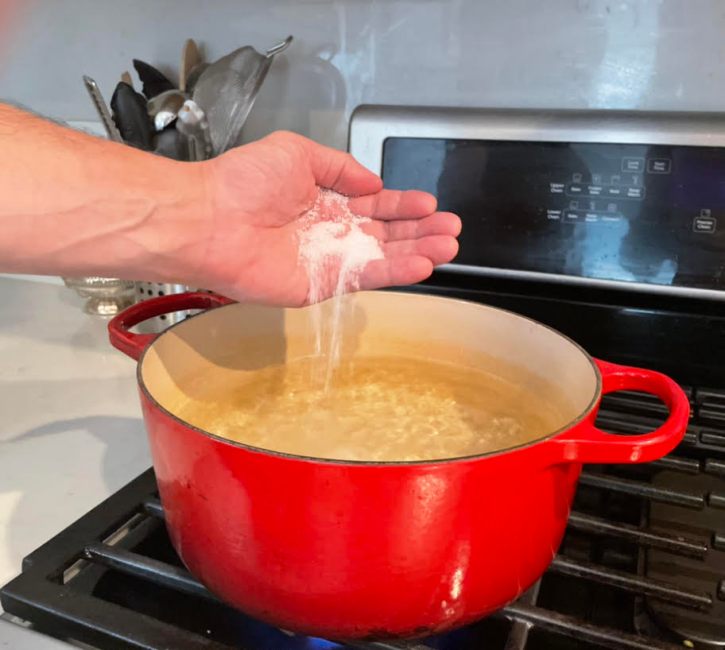 How Much Salt Should You Add to Pasta Water? - Appetito