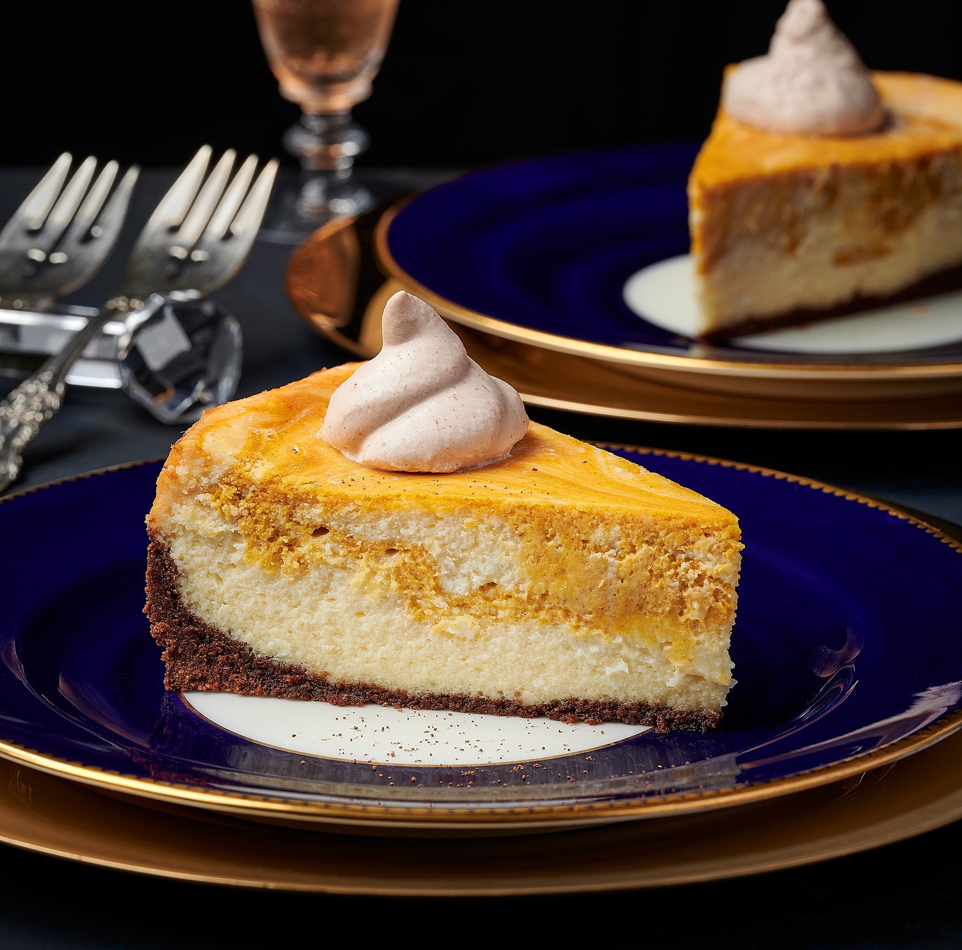 https://lede-admin.appetitomagazine.com/wp-content/uploads/sites/53/2023/11/Appetito_Max_Pumpkin-Swirl-Cheesecake-_-4.jpg