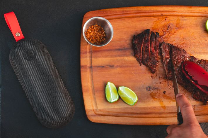 Bolt Magnetic speaker with meat