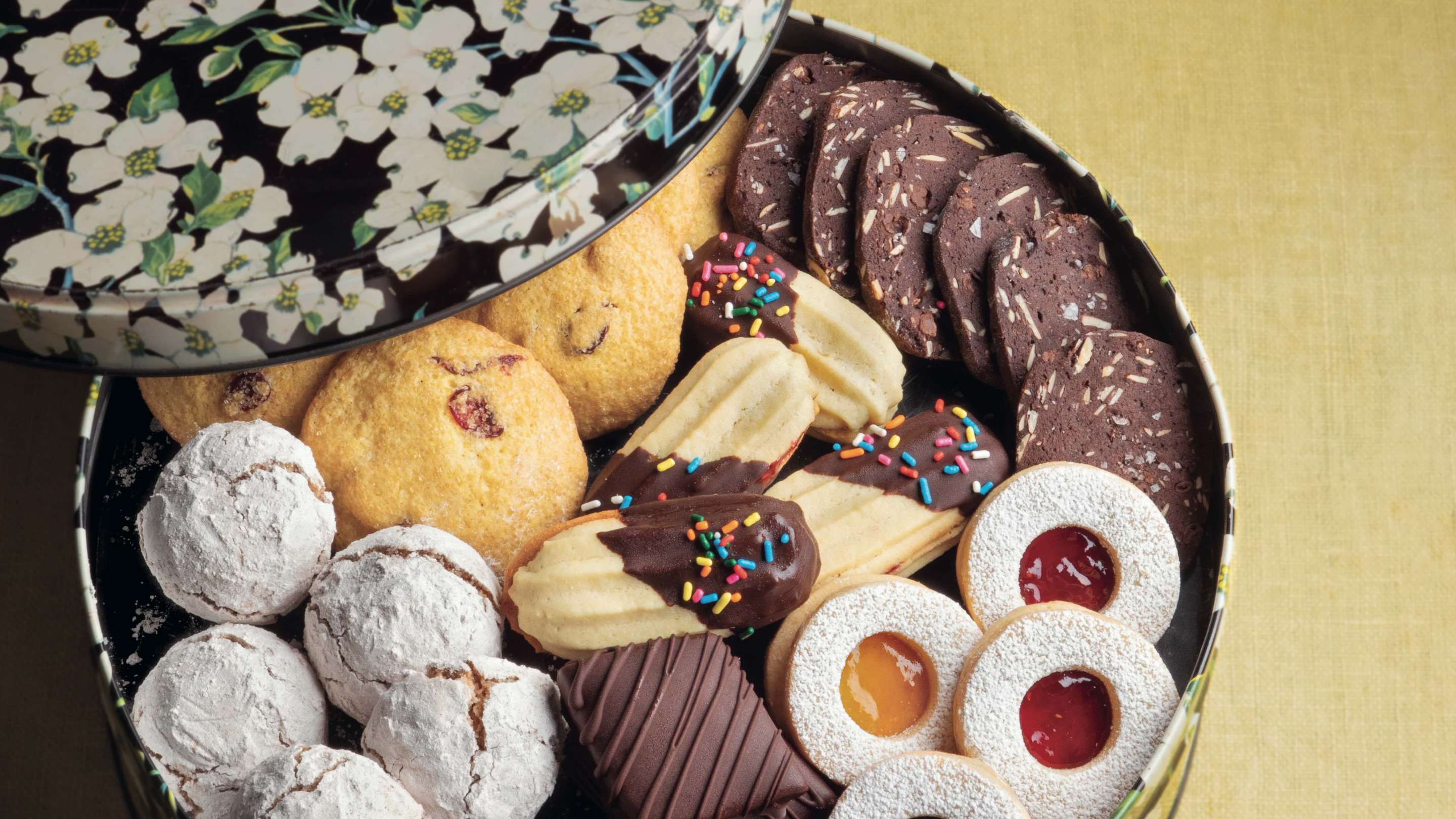 Italian cookies in a decorative tin