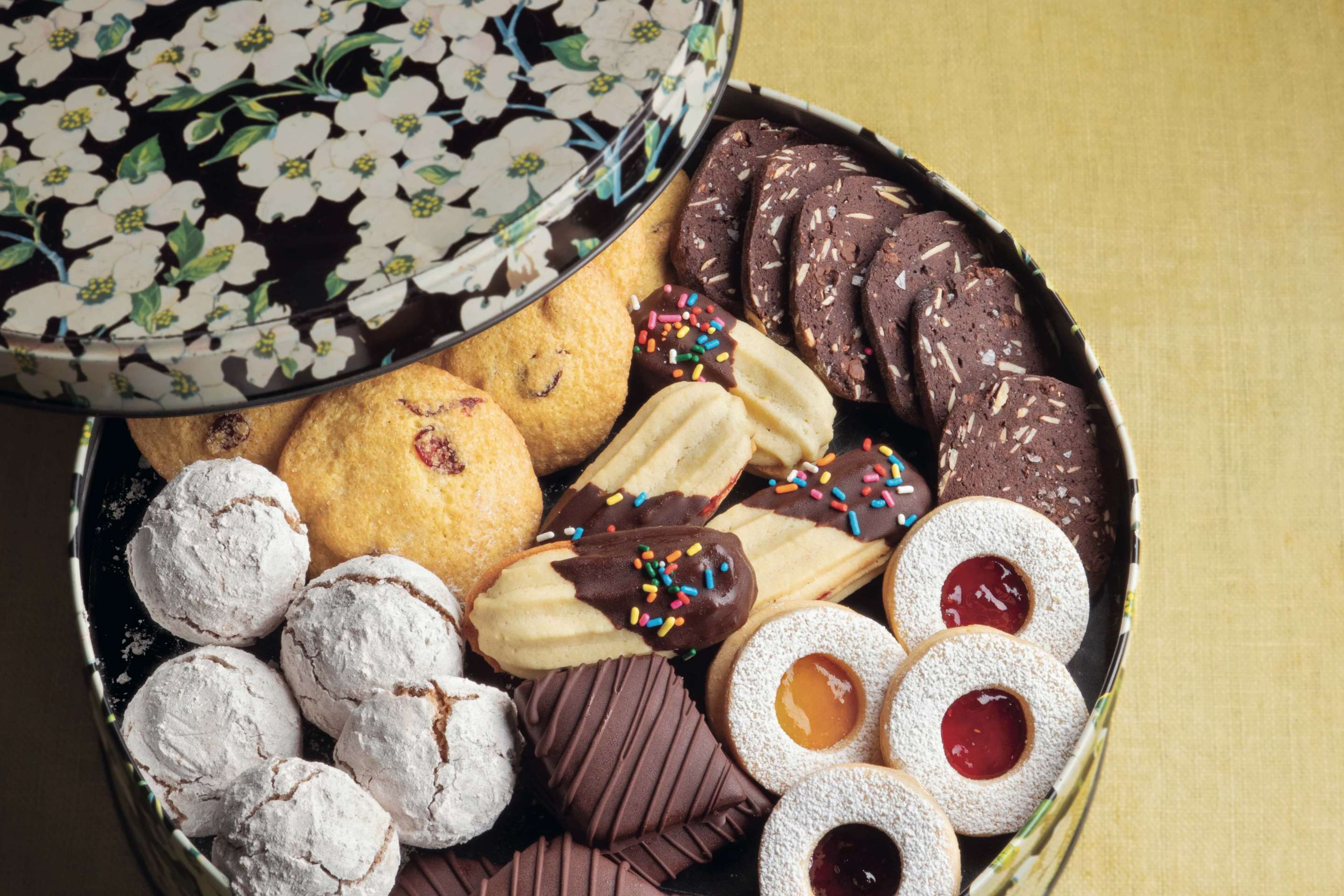 Italian cookies in a decorative tin