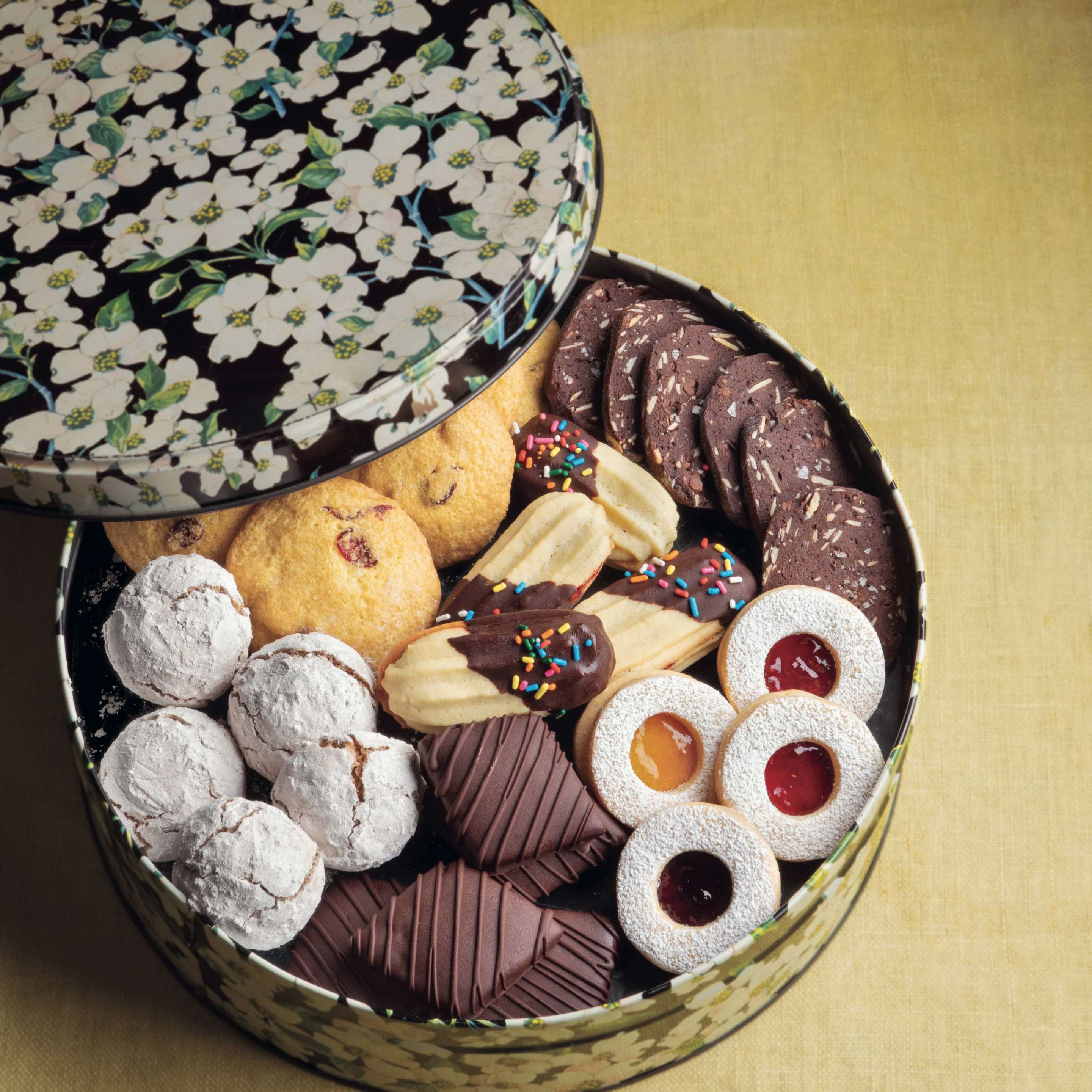 Italian cookies in a decorative tin
