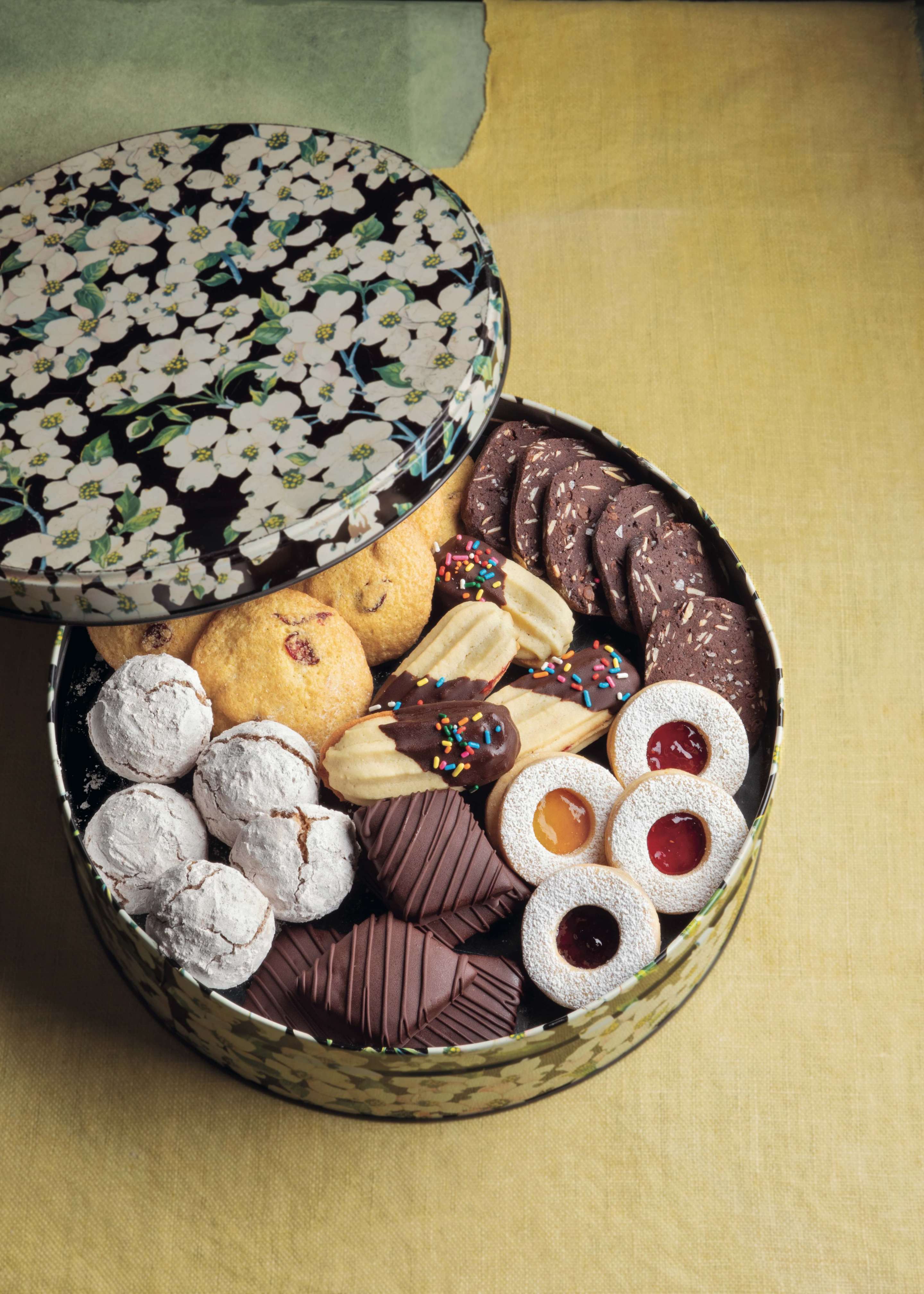 Italian cookies in a decorative tin