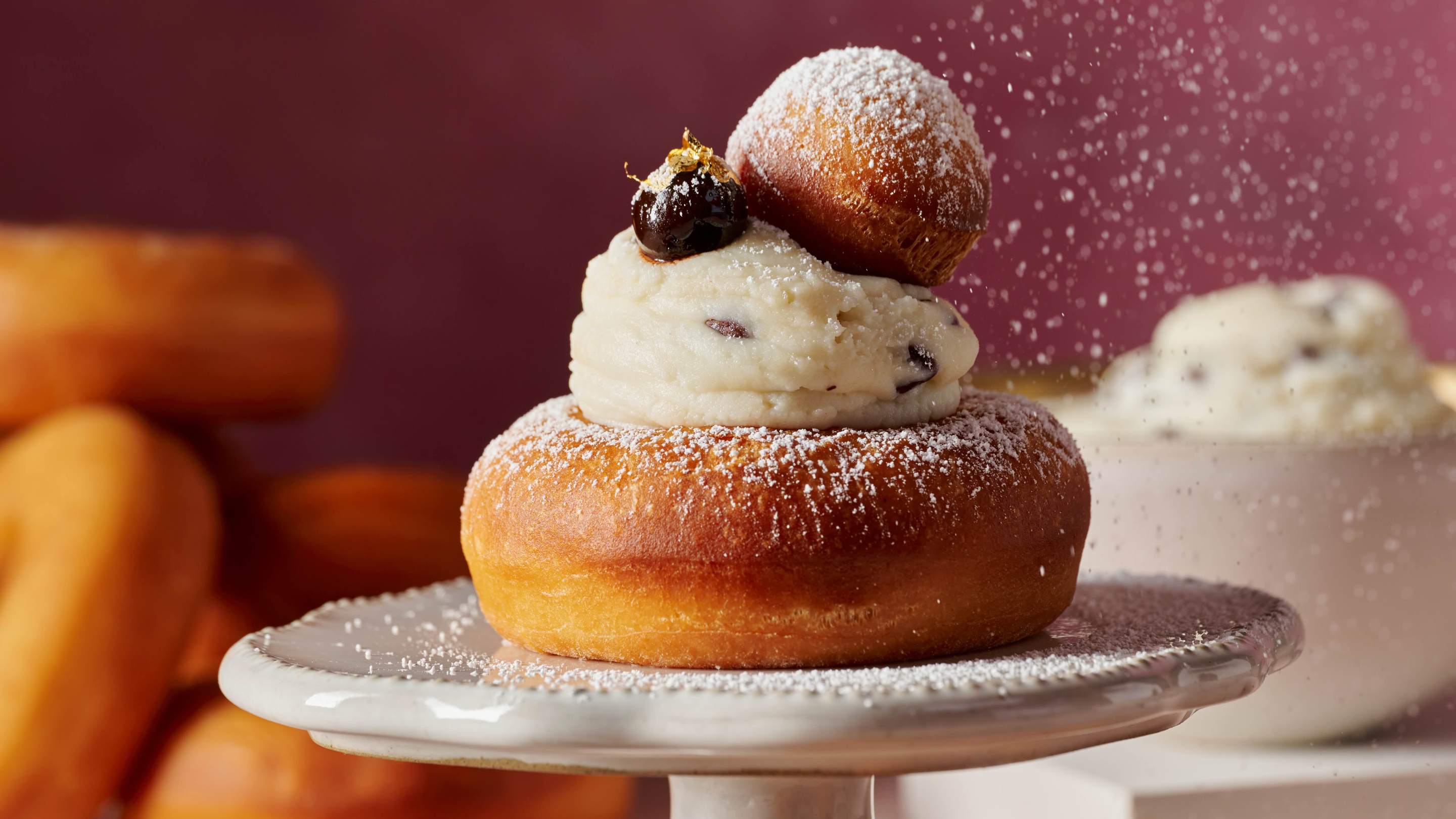 Cannoli donuts