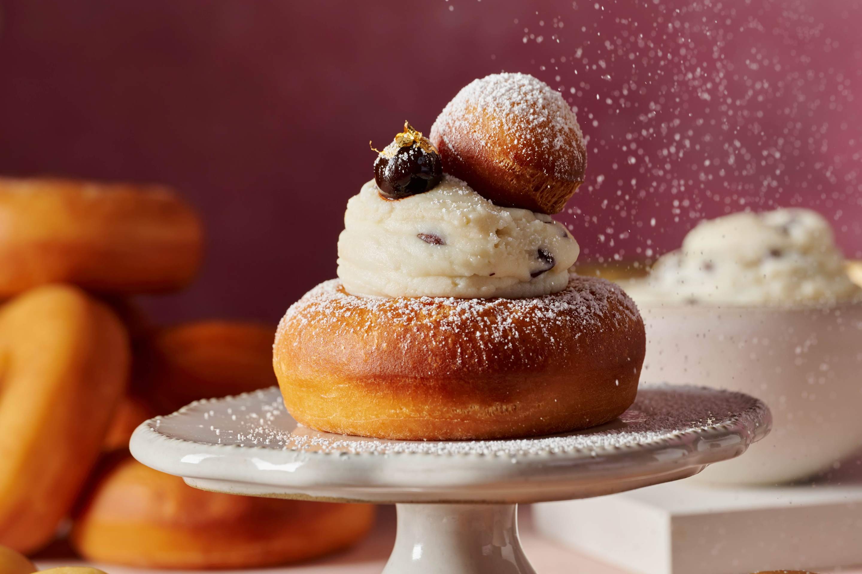 Cannoli donuts