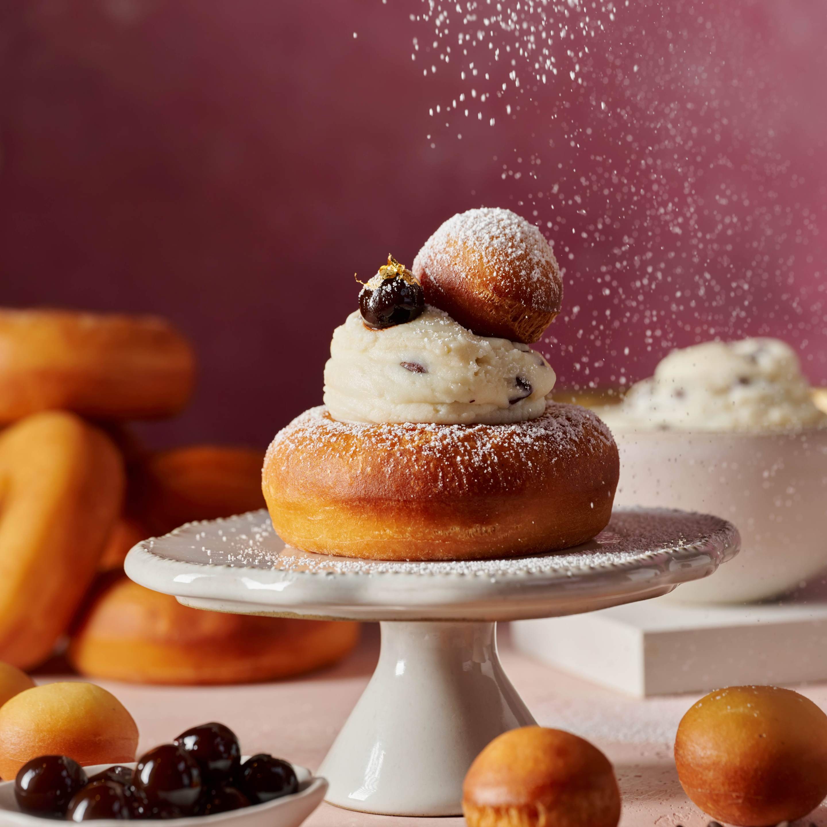Cannoli donuts