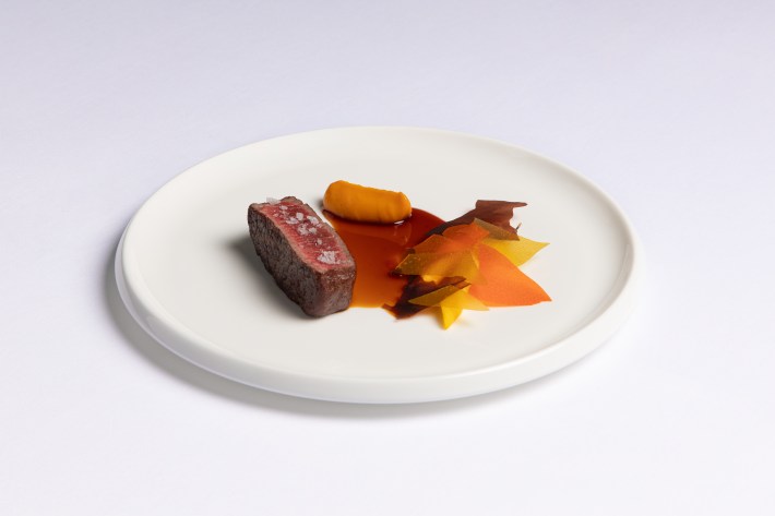 beef with peppercorns and carrots