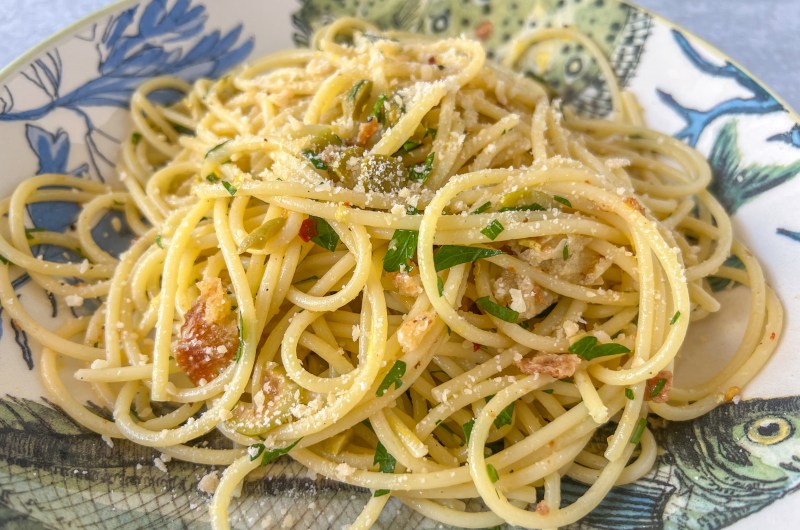 Spaghetti with Breadcrumbs and Olives