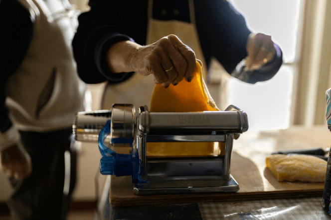 Pasta making. Unsplash / Lorenzo Tomassetti.