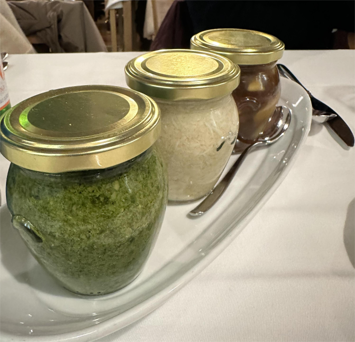 The sauces that accompany the boiled meats and vegetables of Bolliti.