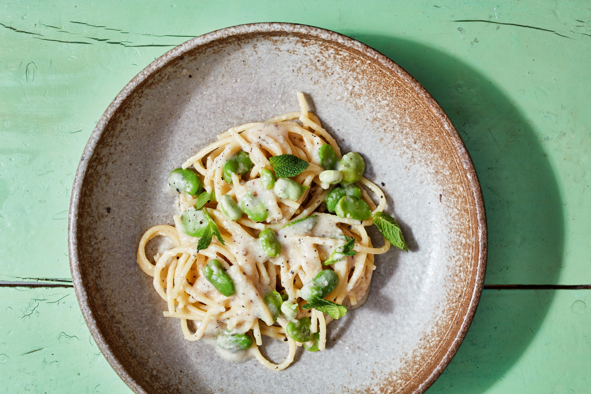 Cacio e Pepe con Fave e Menta from the cookbook Italopunk by Vanja van der Leeden. Photo by Remko Kraaijeveld.