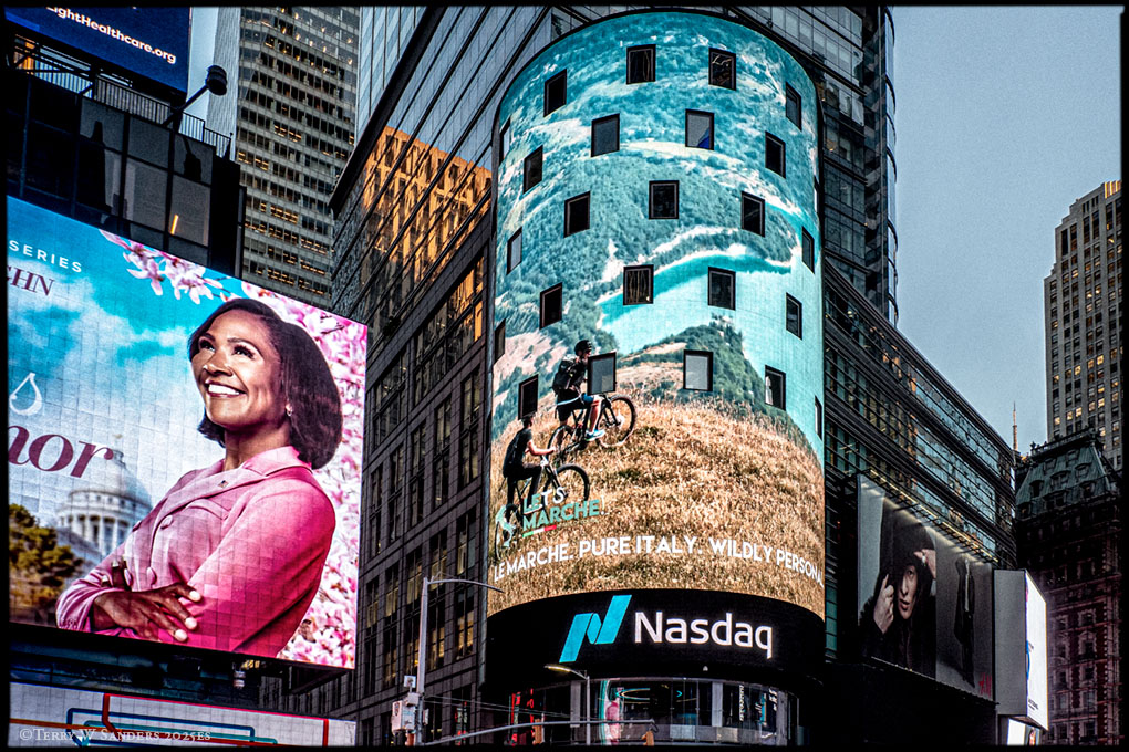 The video campaign from the region of Le Marche in Times Square.