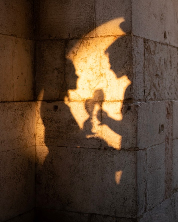 silhouette of a couple with prosecco