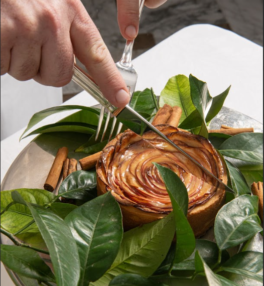 A slice of La Favorita’s signature torta di mele. Photo by Favorita Hotel.