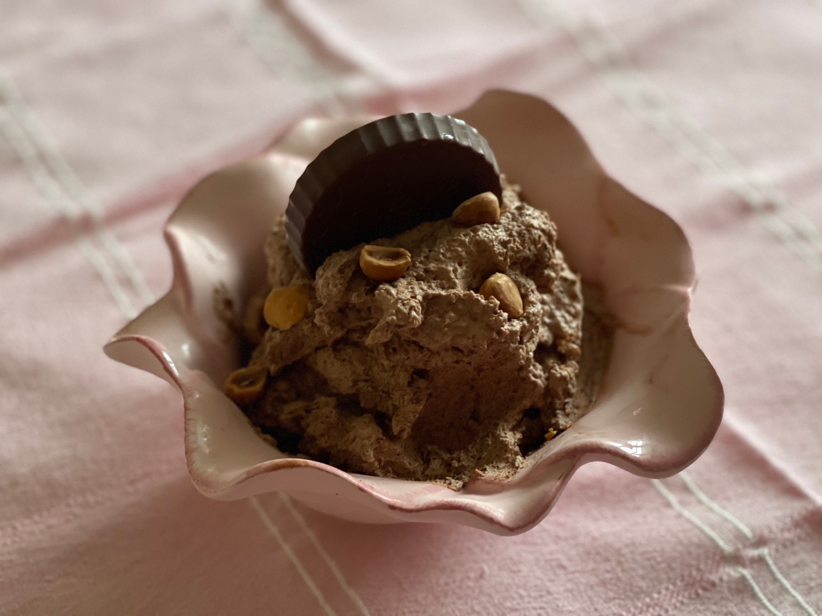 Bacio tortino with chocolate and hazelnut on a pink tablecloth.