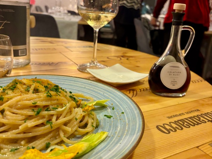 Spaghetti with anchovy colatura sauce at Osteria Poerio Rome