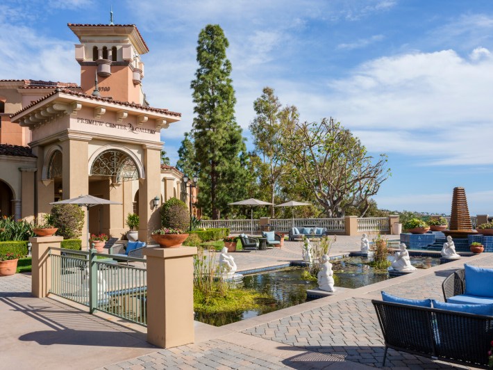 Mediterranean inspired architecture brings a touch of Italy to the Marrriot Newport Beach Villas. Courtesy of Marriott.