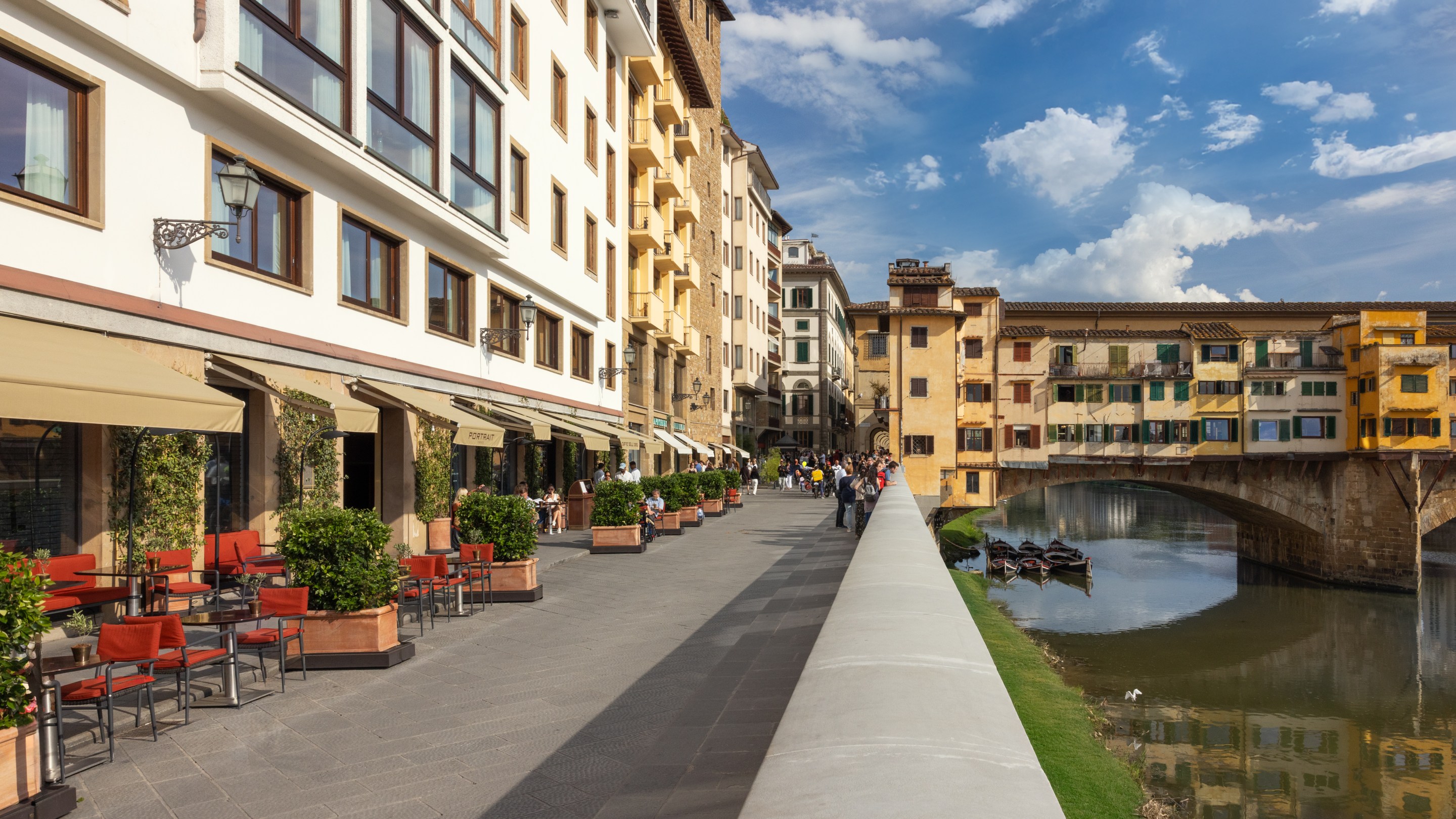 Outdoor dining at Caffè dell’Oro in Florence overlooking Ponte Vecchio and the Arno River
