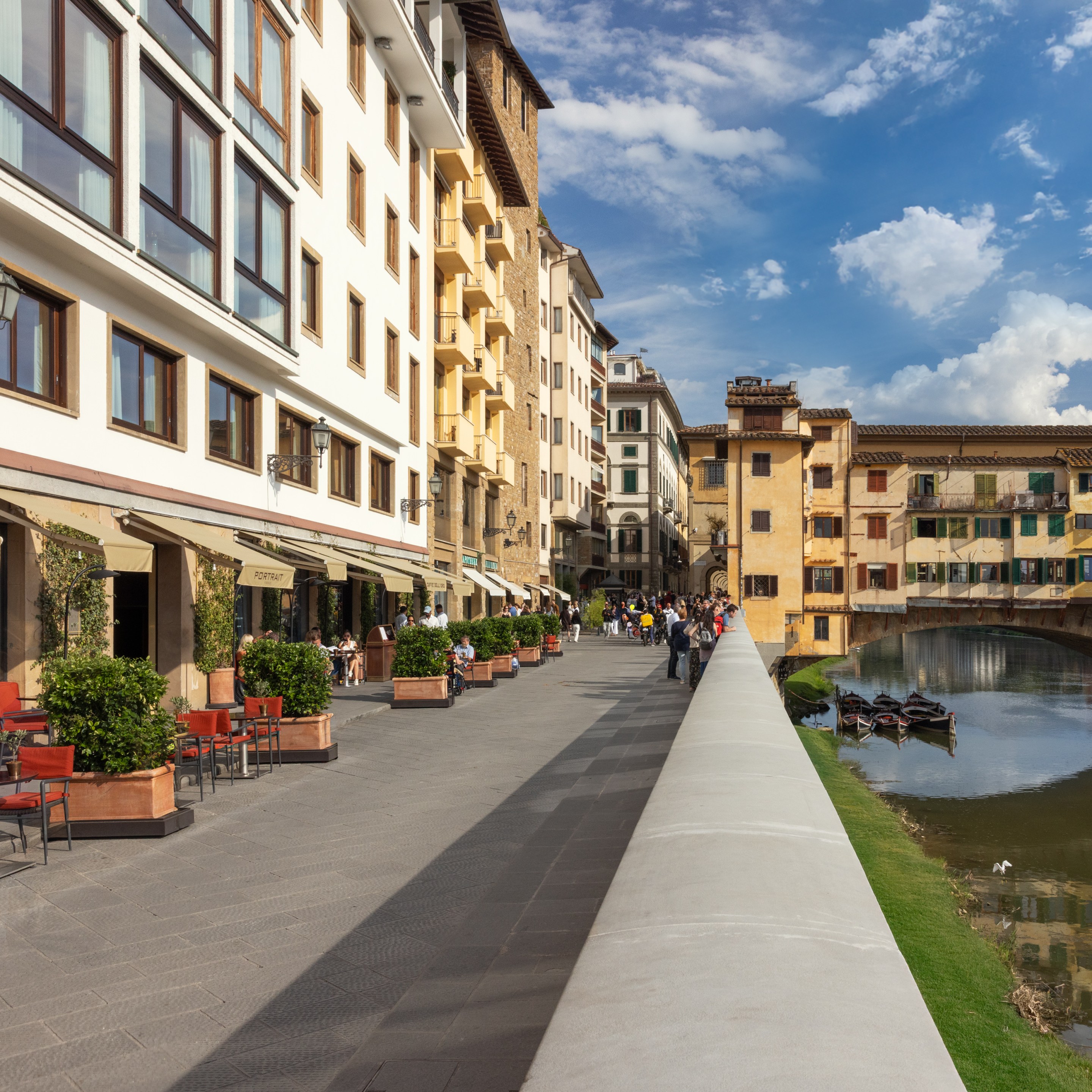 Outdoor dining at Caffè dell’Oro in Florence overlooking Ponte Vecchio and the Arno River