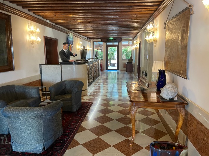 The lobby and reception desk of Hotel Santa Chiara.