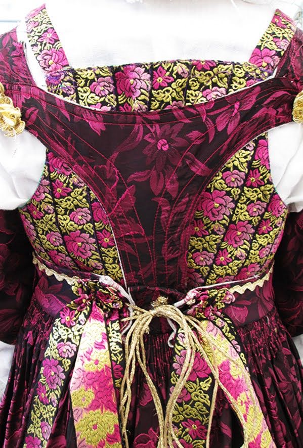Traditional Arbëreshë dress in magenta and gold.