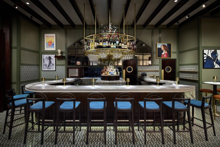 The bar at Rosselli features a U-shaped design and serves cocktails, wine and spirits. Photo credit: Greg Powers