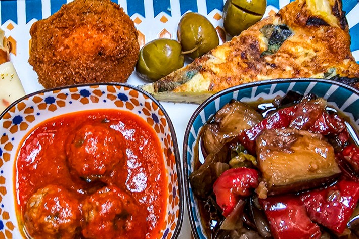 Sicilian appetizer platter at Trattoria ’nta Nonna in Pozzallo.
