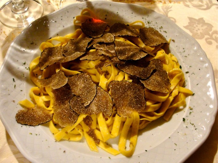 Pasta topped with black truffles, a specialty of the Orvieto area. Photo: Umbria Lovers/Flickr
