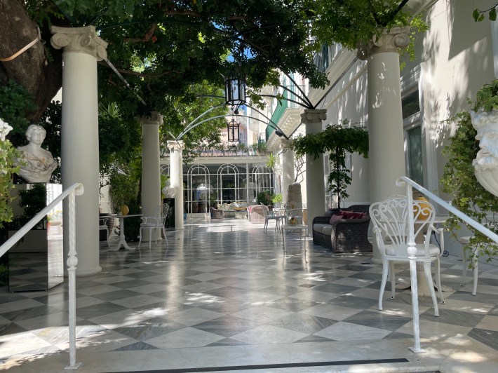 The courtyard of Hotel Bellevue Syrene.